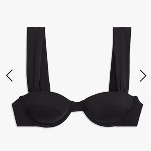 NWT WeWoreWhat Black claudia Bikini Top in Large